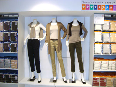 20110726uniqloginzadisply.jpg