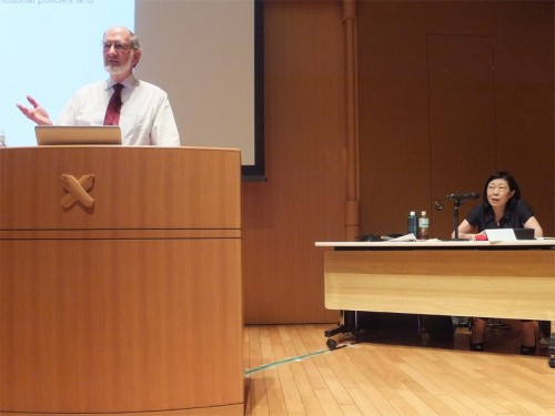 講義は逐次通訳で実施した