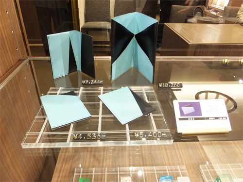 名刺入れと財布