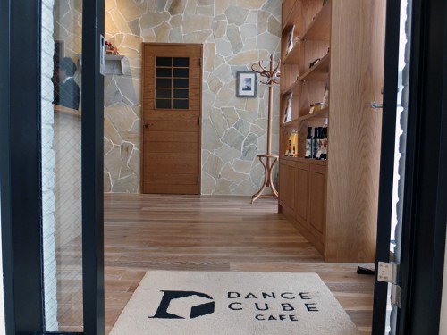 DANCE CUBE CAFE