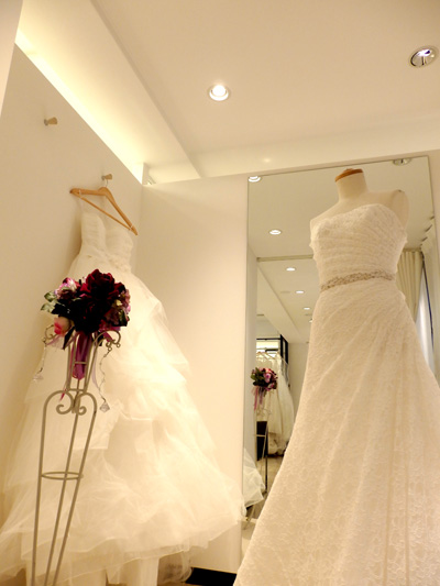 ウェディングドレスのディスプレイ