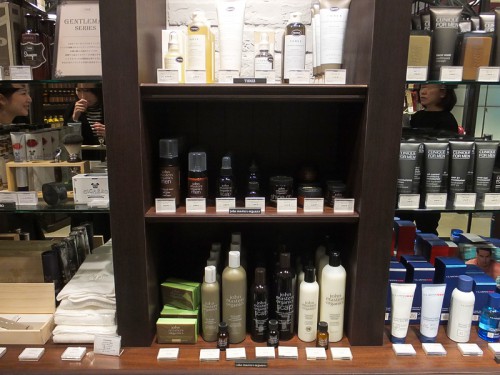 女性用スキンケア商品も男性向けに提案