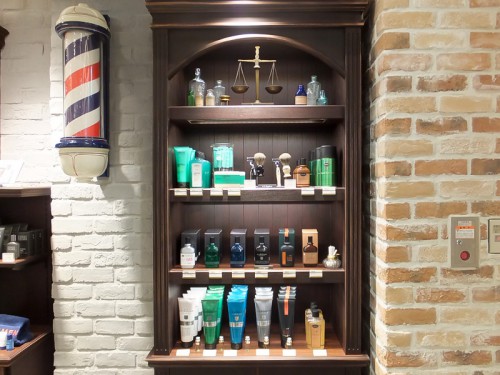 床屋をイメージした内装