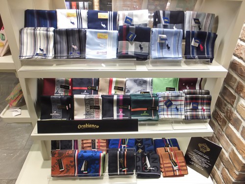 男性向けハンカチも販売