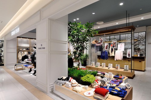 植物を取り入れた店内