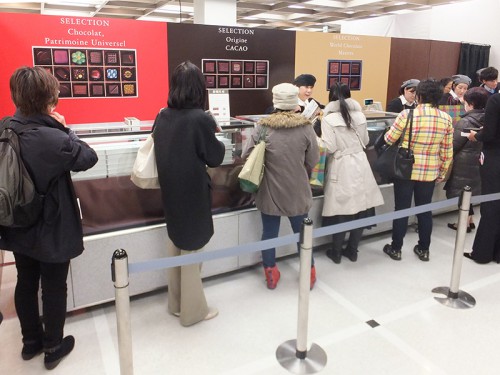 早くも行列ができている