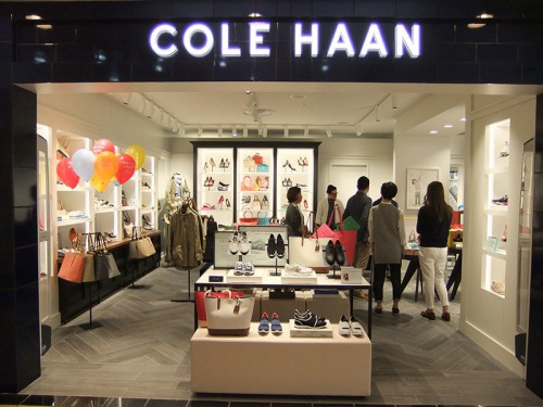 ウィメンズ側入口