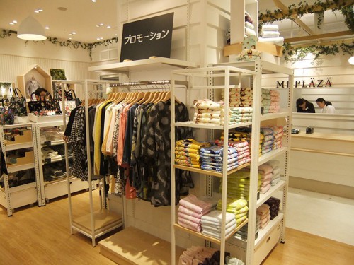 レジ前柱回りのプロモーション