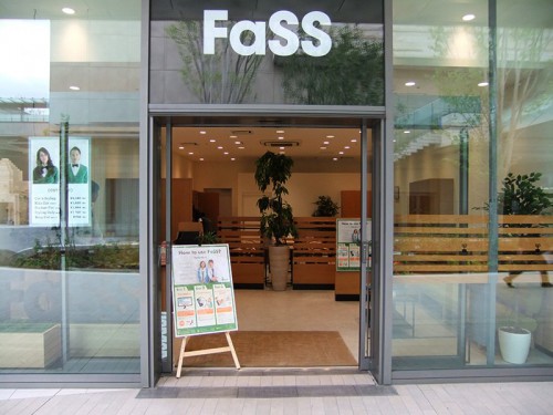 QBハウスの20～40代向け店舗Fass