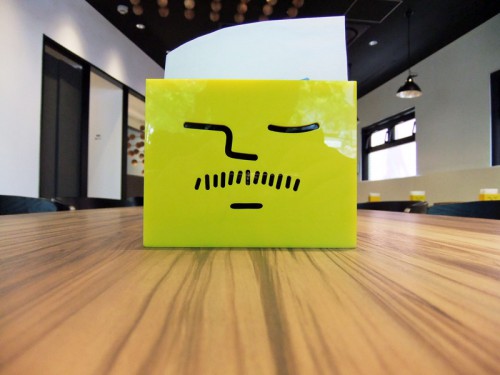 キャラクターをあしらった紙ナプキン入れ