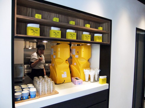 2階にもかき氷作成機を配置