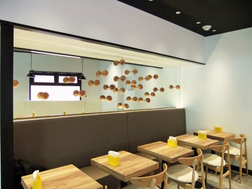 装飾を施した2階の客席