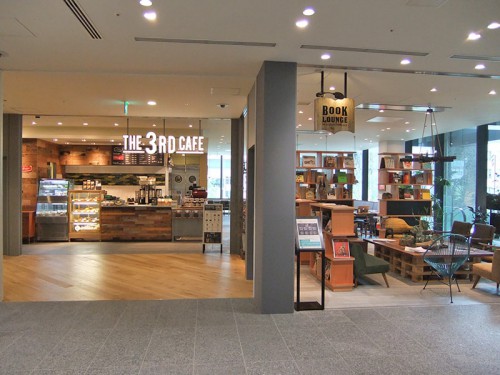 THE 3RD CAFEには読書用の書籍スペースを配置