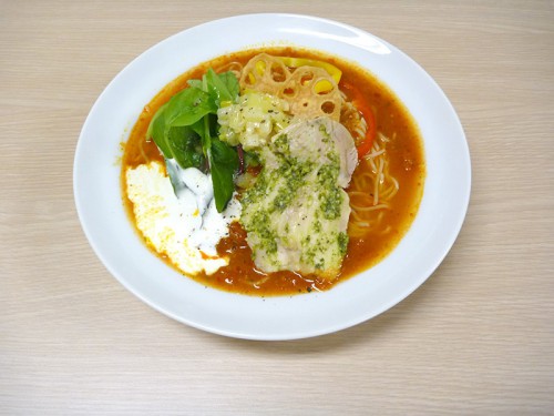 塩レモン＆カマンベール仕立てのバジチキトマト冷麺