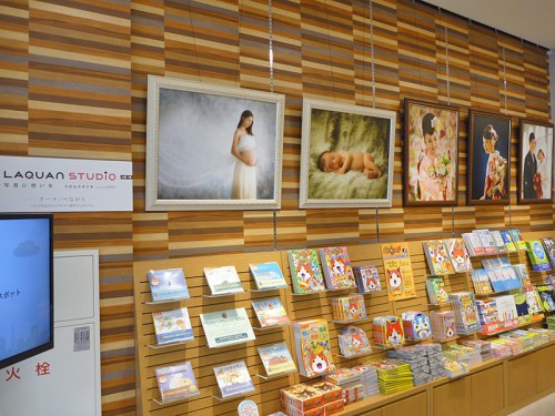 写真館はテーマ性のある写真を展示