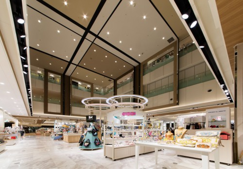 ルクアイーレの店内
