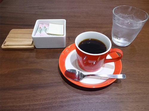 カフェプレスのコーヒーも用意