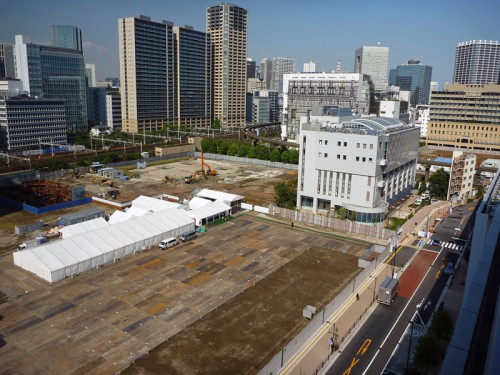 現在の計画地（右手奥に愛育病院）