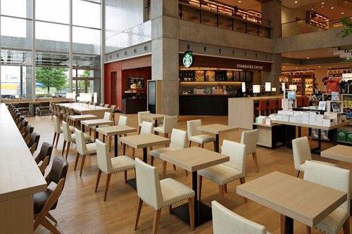 コーヒーを飲みながら本が読めるカフェスペース