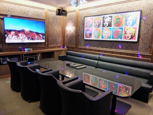 8階・カラオケ・レインボー