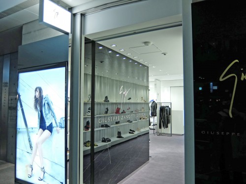 1階・GIUSEPPE ZANOTTI DESIGN OMOTESANDO HILLS