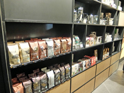 通常店舗と同様にコーヒー豆も販売