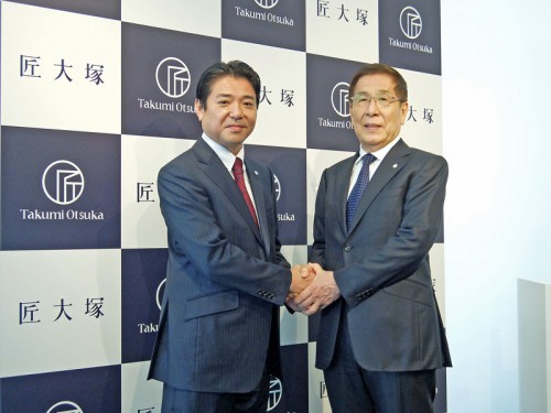 大塚会長（右）と大塚社長（左）