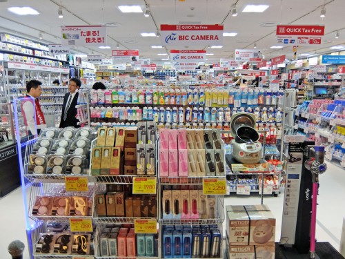 店舗正面の日用品コーナー