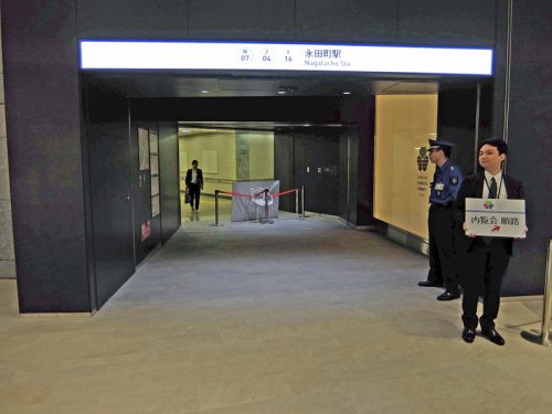 商業施設のある2階は永田町駅と直結