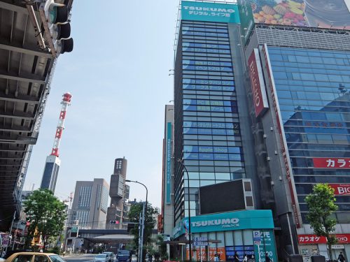 新橋駅銀座口からみた店舗