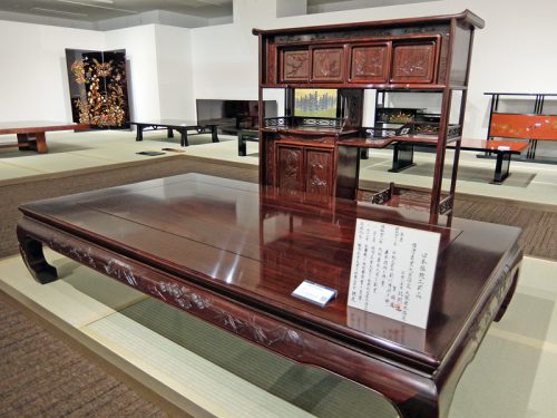 1点物の民芸品の家具