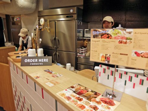 日本橋茅場町店の注文カウンター