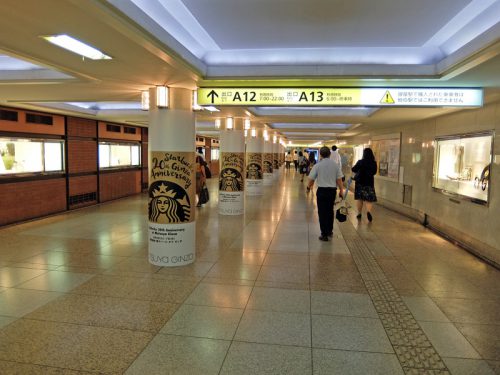 地下通路でも記念展示