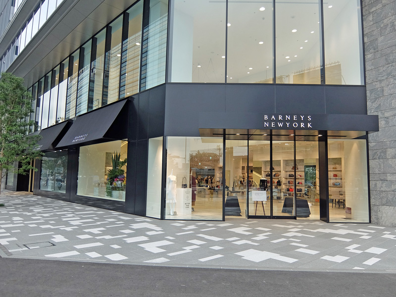 バーニーズニューヨーク／六本木に2フロア構成の最新型店舗