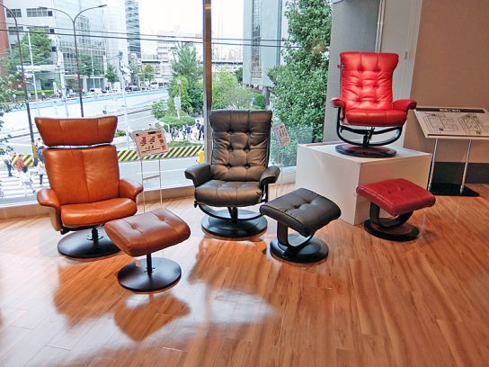 本皮張りのイスのディスプレイ