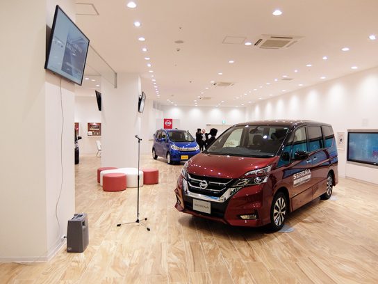 日産サティオ湘南の店内