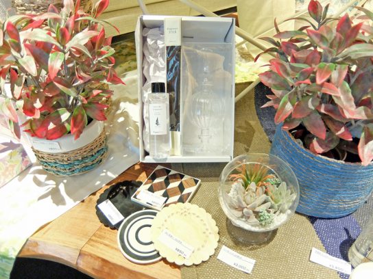 専用ギフトBOXでフレグランスを販売