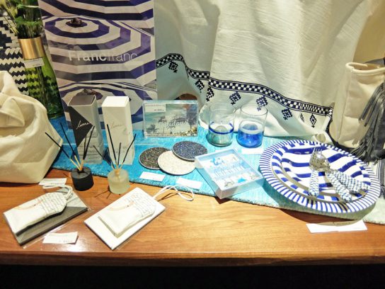 男性も購入できるシンプルなデザインの商品