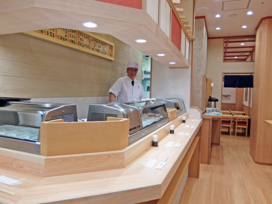 立ち食い寿司も提供