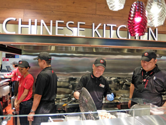 オープンキッチンを採用