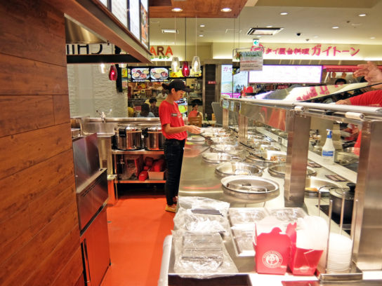 厨房の近くに注文カウンターを設置