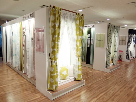 スタイル別カーテン売場