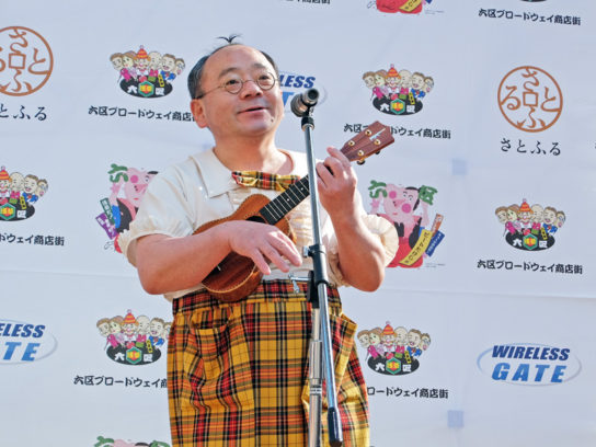 会見には浅草演芸ホールのぴろきさんが登場