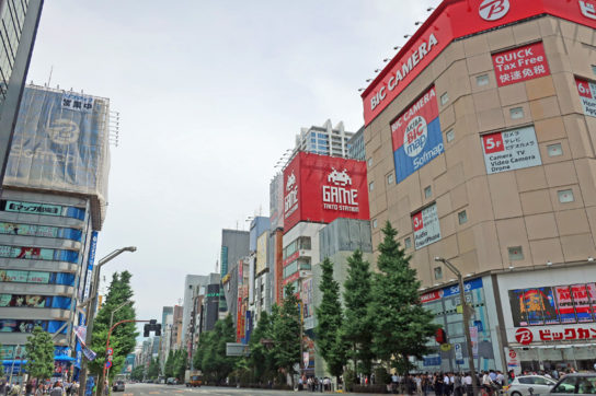 店舗対面にソフマップを展開