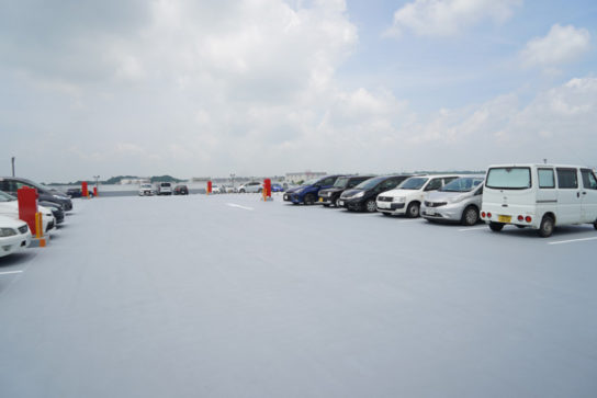 屋上の駐車場、230台収容できる