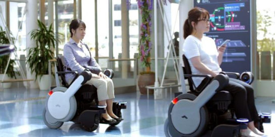 ロボット電動車いす「WHILL NEXT」