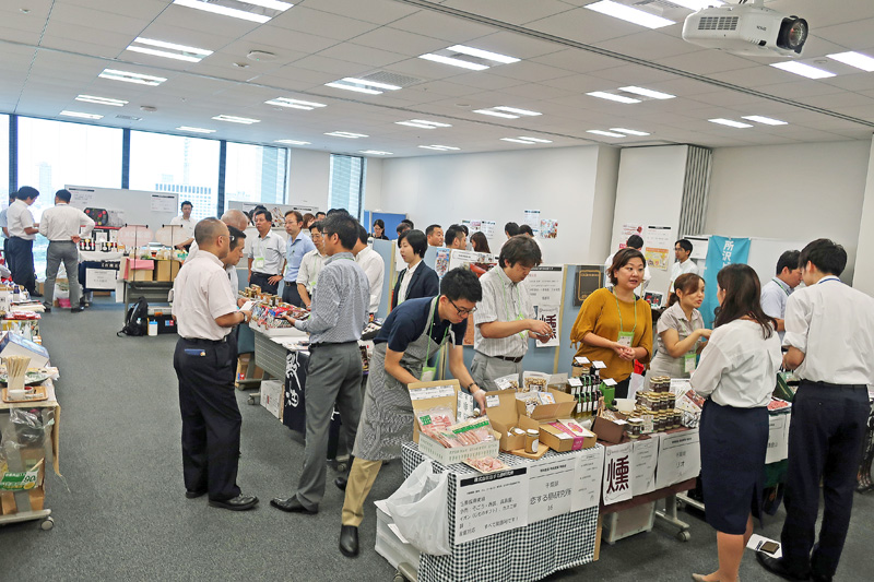 伊藤忠食品／半年先の売場を見据え、社内向け商談会