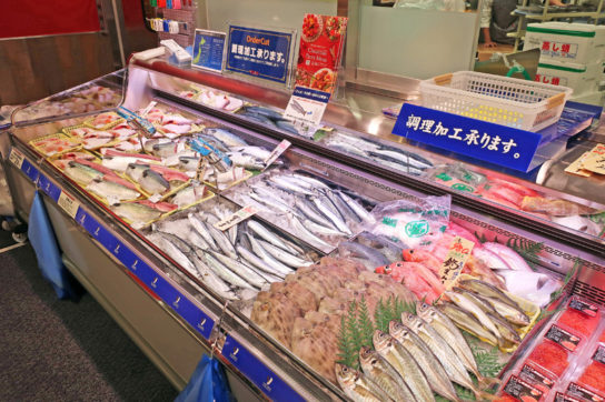 近海魚を対面販売で提案