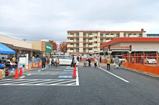 店舗前の旧店舗跡地に駐車場を設置する予定