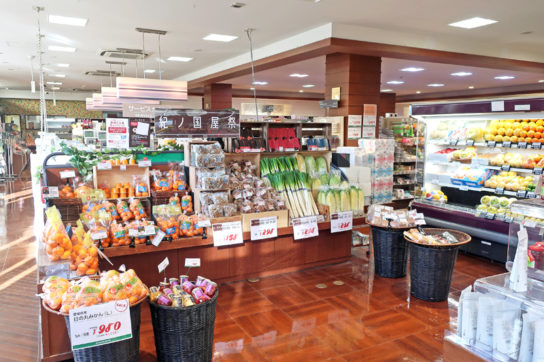 紀ノ国屋の売場では食を提案